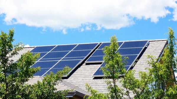Guide pour créer une autonome électrique avec des panneaux solaires photovoltaïques